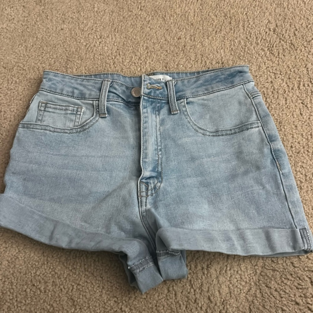 Forever 21 Light Wash Size 26 High Waisted Shorts